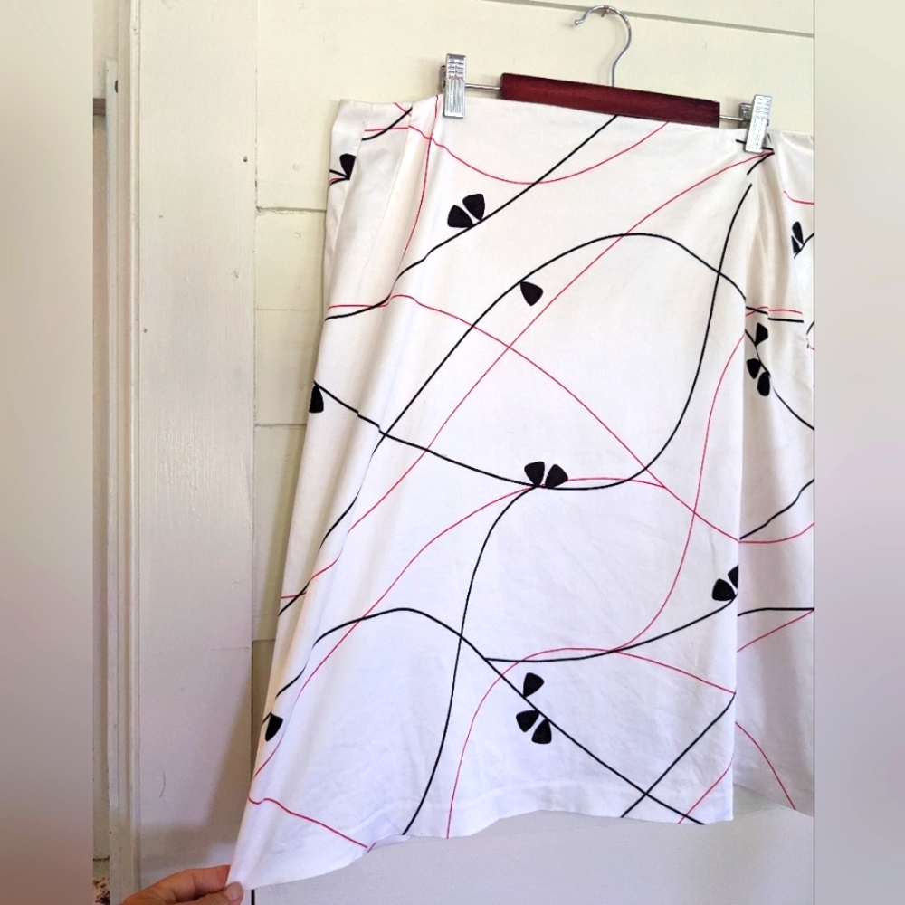 Elie Tahari White Pencil Skirt with Abstract Modern Art Print- Measures size 14